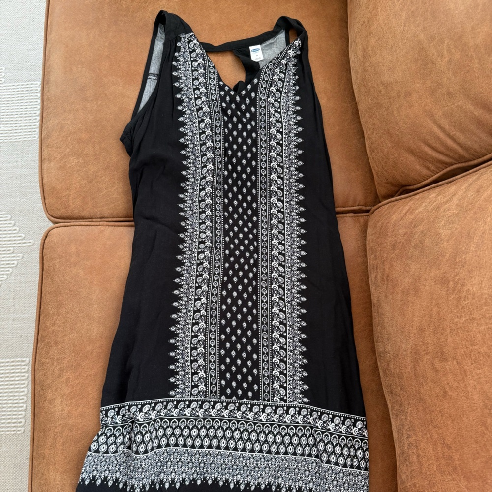 Black and White Patterned Sleeveless Dress